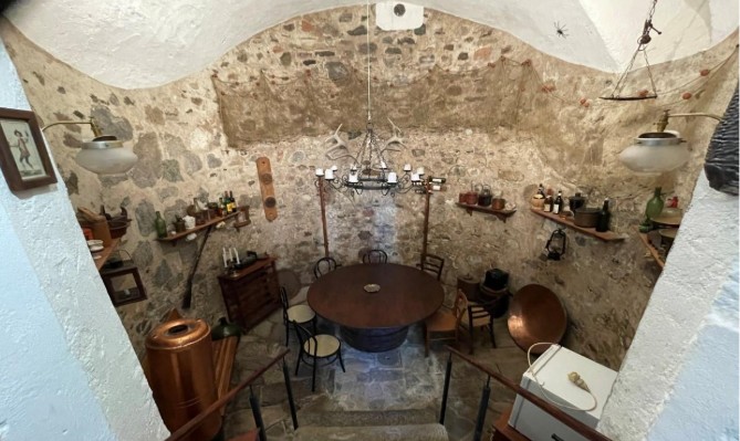 VEDI-BISSONE-NEVIERA-GROTTO